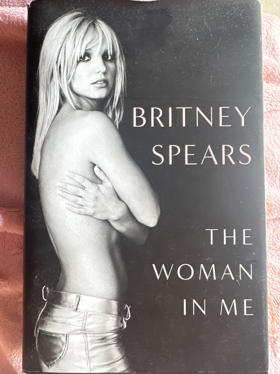 Обложка книги The Woman in me 