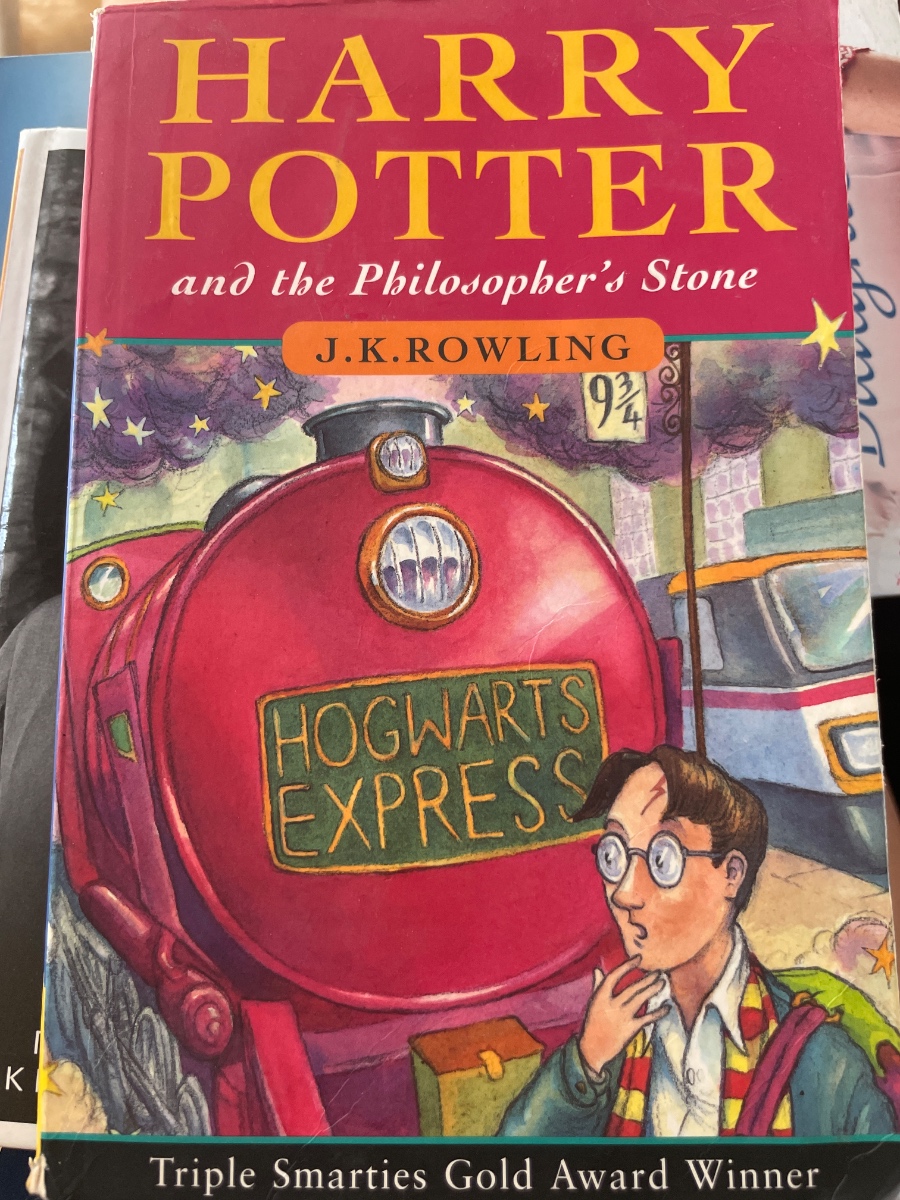 Обложка книги Harry Potter and the Philosospher’s stone 