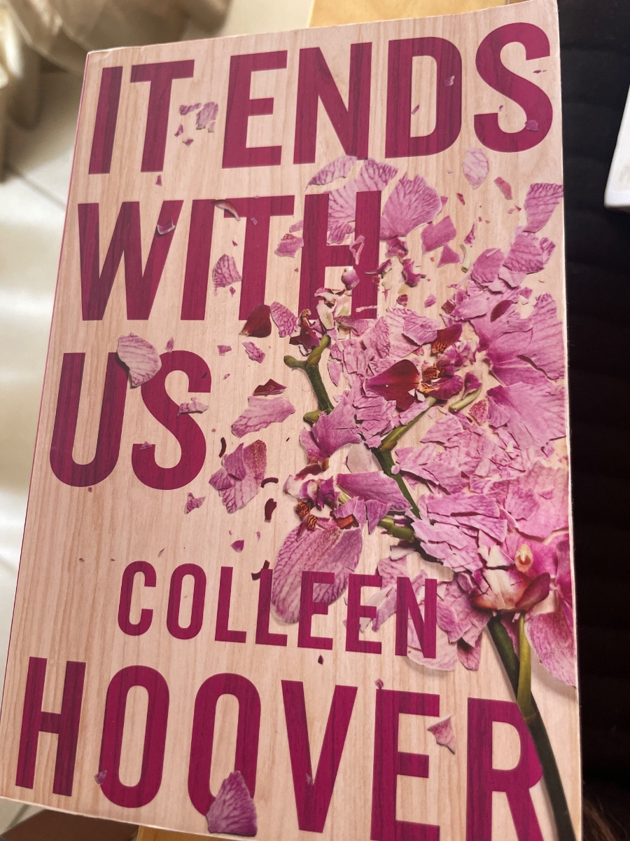 Обложка книги It ends with us 